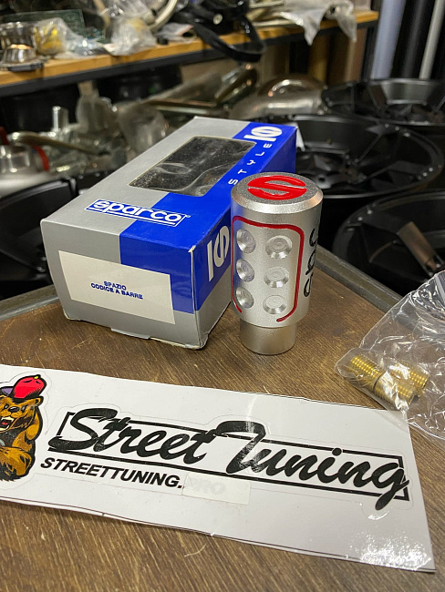 картинка Ручка КПП Sparco Style серебристая-RED "Универсальная" АКПП-МКПП магазин  StreetTuning 