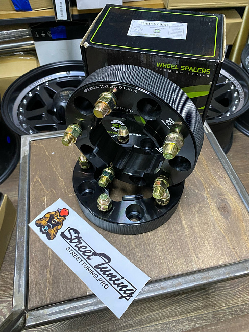 картинка Проставка Starleks 40 мм 5x150 цо 110.1 шпилечная M14x1,5 магазин  StreetTuning 