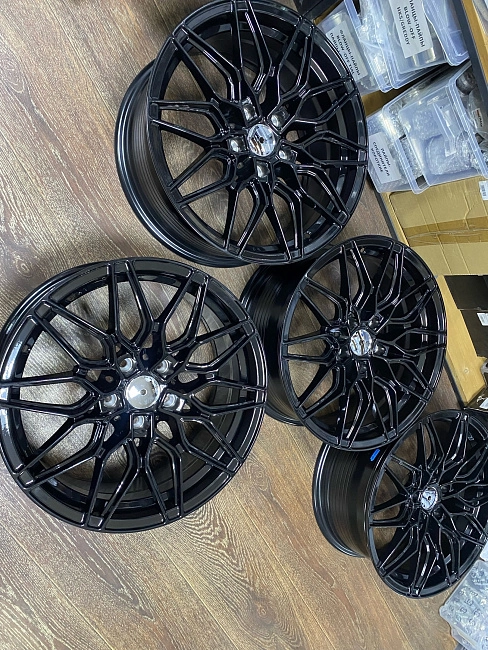 картинка Новые диски Wheelegend VLF R17 J7.5 ET35 5x112 Black магазин  StreetTuning 