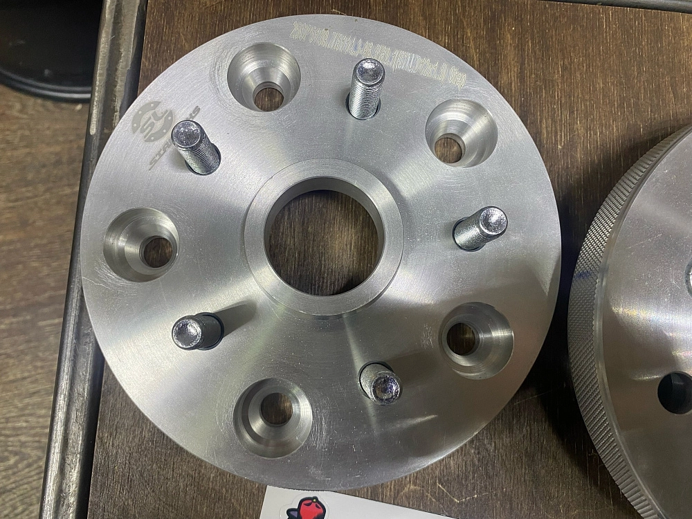 картинка Проставка переходная 25 мм 5x139.7-5x114.3, ЦО 98.5-60.1 шпилька 12x1.5 от магазина  StreetTuning