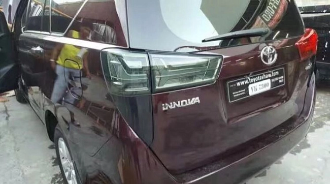 картинка Задние светодиодные фонари для TOYOTA INNOVA CRYSTA 2016-UP магазин  StreetTuning 