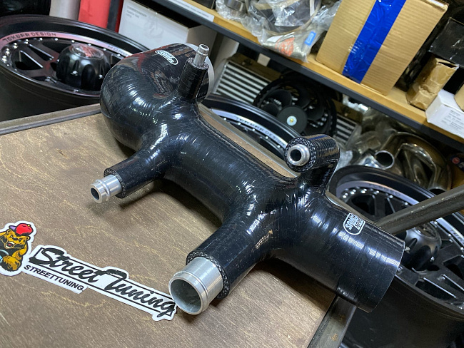 картинка Патрубок турбины Samco Sport для Subaru Impreza GC, GD 5-6 vers магазин  StreetTuning 