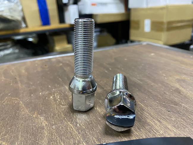 картинка Колесный болт Starleks M14x1.25 высота 40 мм, конус,ключ 17 мм,хром магазин  StreetTuning 