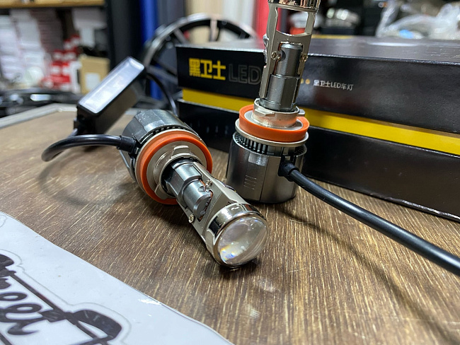 картинка Мини Bi-Led лампы Sanvi - H11 5500к, комплект 2 шт магазин  StreetTuning 