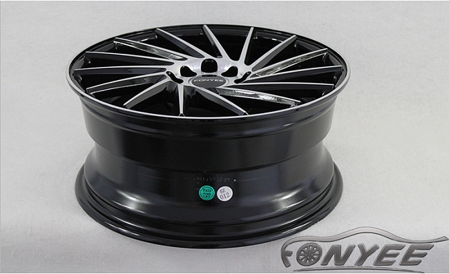 картинка Новые диски Vossen VPS304 Replica R17 4X114,3/4X100 ET37 J8,5 черный глянец + серебро магазин  StreetTuning 