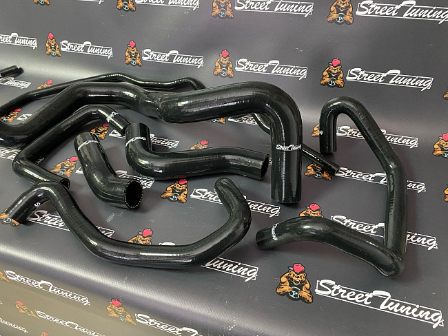 картинка Патрубки системы охлаждения StreetTuning для VW Golf MK4 1.8T до 2006, черные 9 шт магазин  StreetTuning 