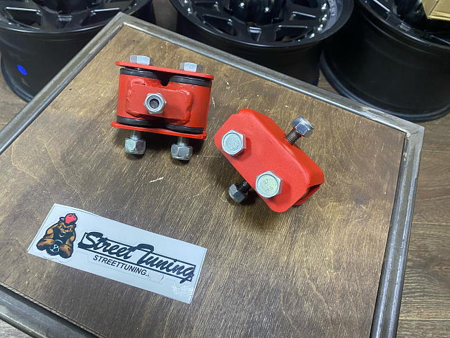 картинка Подушки двигателя ВАЗ 2101-2107 16V/8V на резине магазин  StreetTuning 