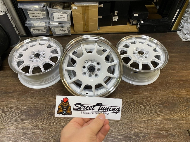 картинка Новые диски Sprint Hart R15 J6,5 ET35 4x100/4x114.3 , белые магазин  StreetTuning 