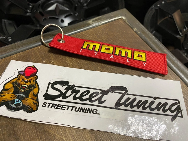 картинка Брелок для Ключей MOMO - тканевый магазин  StreetTuning 