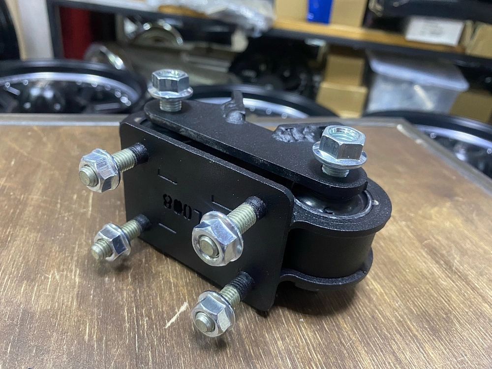 картинка Усиленная опора(подушка) кпп для Toyota Supra, Cressida, R154 и W5x от магазина  StreetTuning