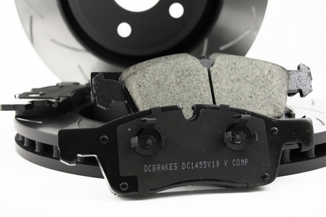 картинка КОМПЛЕКТ ПЕРЕД. JEEP Grand Cherokee WK2 3.6 2011-> ; Тормозные диски DBA T3 + колодки DC brakes магазин  StreetTuning 