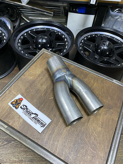 картинка Y-пайп, GTS рогатка сервисная, ⌀63-два выхода Ф51 магазин  StreetTuning 