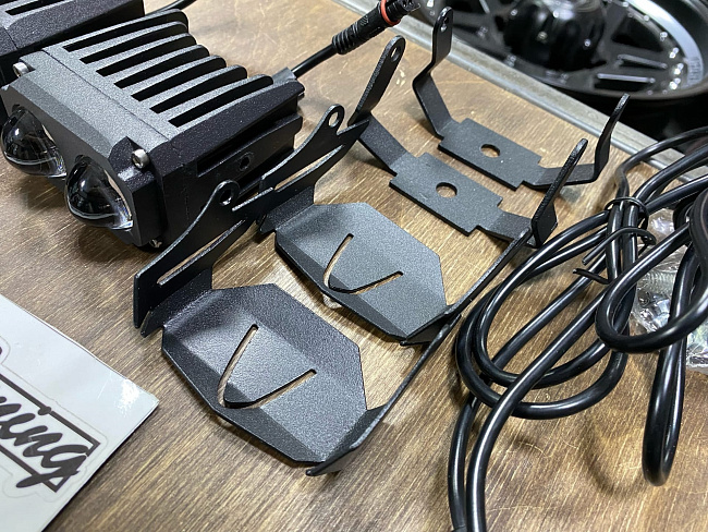 картинка Светодиодные прожекторы-линзы Sanvi U10, комплект 2 шт магазин  StreetTuning 