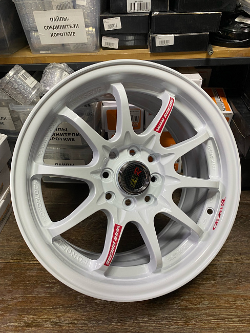 картинка Новые диски Rays Volk Racing CE-28 R15 J7 ET30 4X100/114.3 белые магазин  StreetTuning 