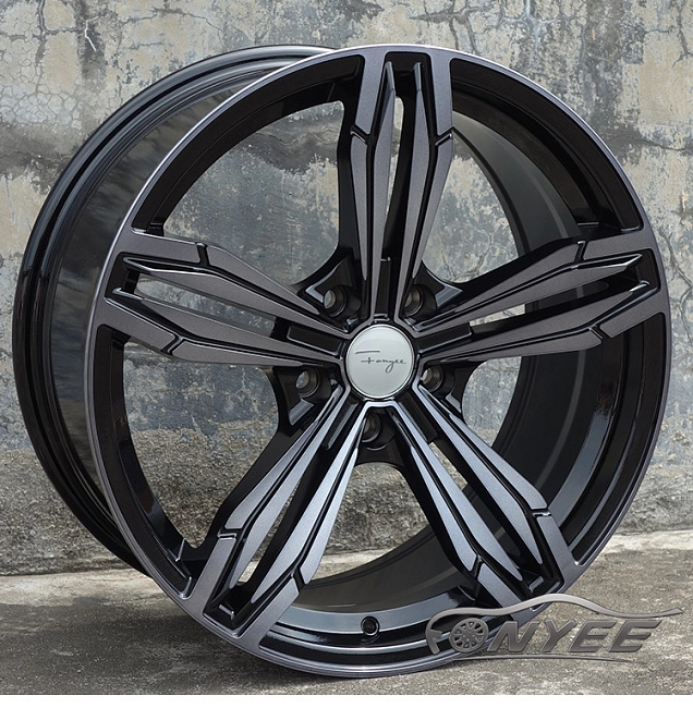 картинка Новые диски Dibite R18 5x114,3 ET35 J8 черные магазин  StreetTuning 
