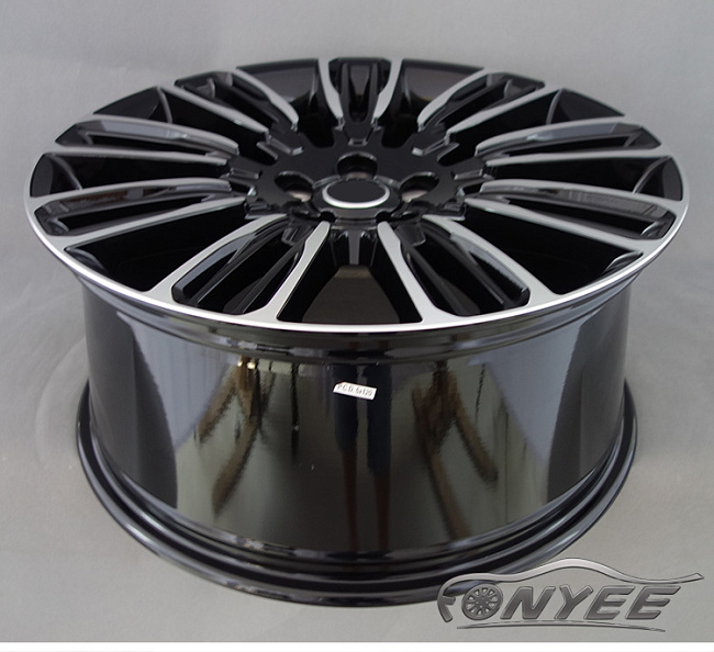 картинка Новые диски RANGE ROVER VELAR R22 5x120 ET45 J10 серебро + черный глянец магазин  StreetTuning 