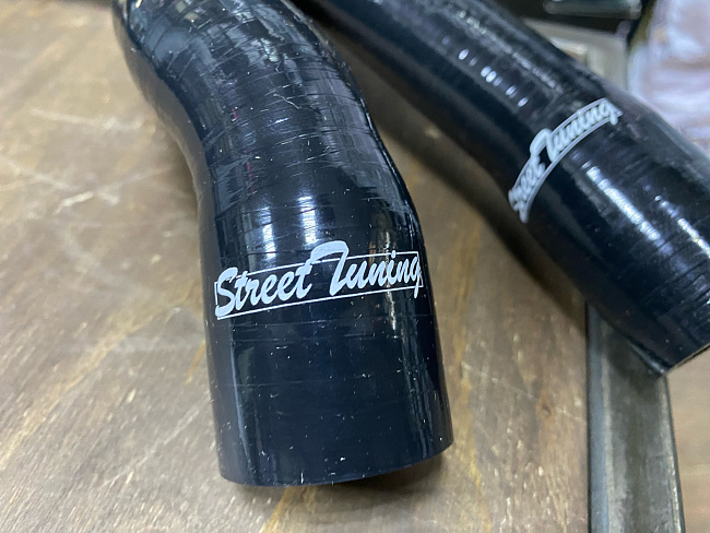 картинка Патрубки радиатора STREETTUNING для VW Golf 1.4TSi MK6 2009-2014 тип 2 магазин  StreetTuning 