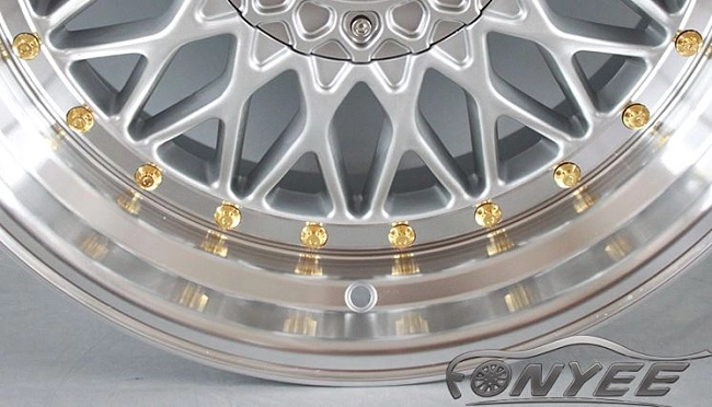 картинка Новые диски BBS RS R17 5X100/5X112 ET35 J7,5 серебро + золотистые болтики магазин  StreetTuning 