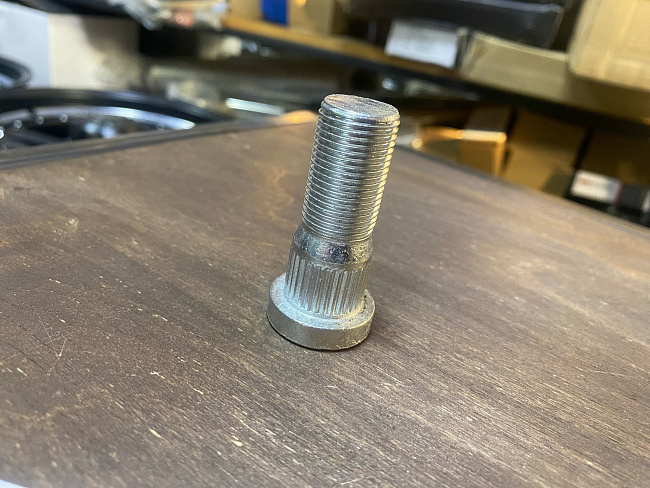 картинка Шпилька Starleks на газель, передняя D-20.9 mm,18х1.5, резьба 30 мм магазин  StreetTuning 