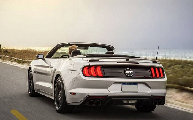 картинка Задние светодиодные фары для FORD MUSTANG 2015 - н.в. магазин  StreetTuning 