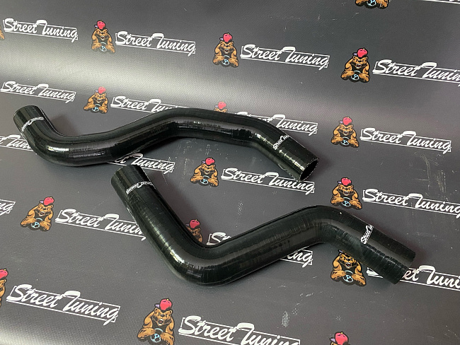 картинка Патрубки радиатора StreetTuning для Mitsubishi Lancer EVO 9 CT9A, черные, 2 шт магазин  StreetTuning 