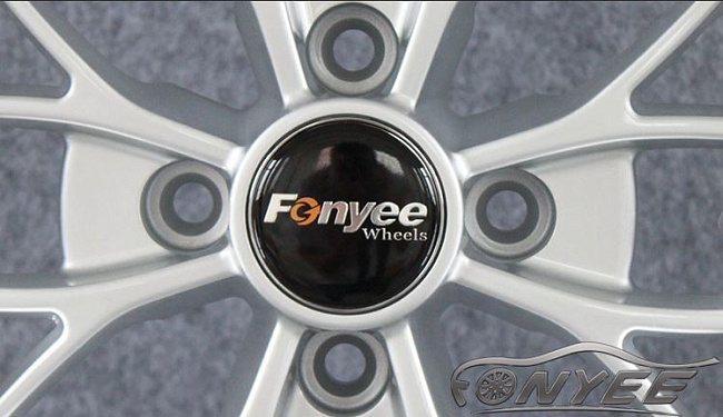 картинка Новые диски Fonyee 552 R15 4X100 ET20 J8 серебро + полированная полка магазин  StreetTuning 