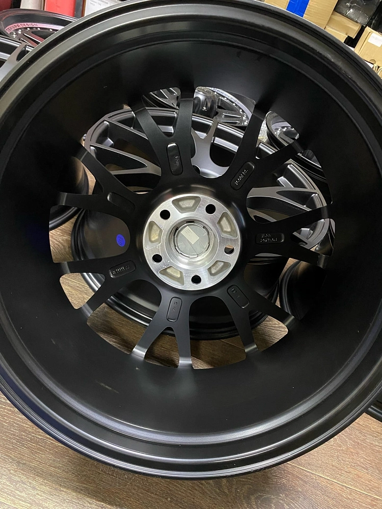 картинка Новые диски Hellcat SRT Syle R20 J9 ET18 5X115 черный мат от магазина  StreetTuning