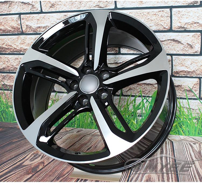 картинка Новые диски Audi RS 7 R20 5x112 ET30 J9 серебро + черный глянец магазин  StreetTuning 