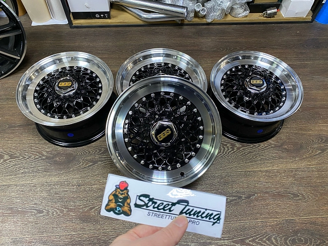 картинка Новые диски BBS RS R14 J6,5 ET25 4x100/4x114.3 черные с серебром магазин  StreetTuning 