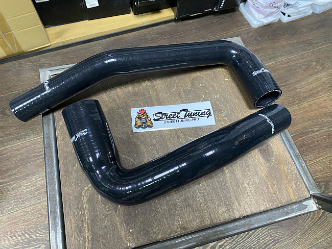 картинка Патрубки радиатора STREETTUNING для JEEP Wrangler YJ TJ 2.4-4.2 87-06 магазин  StreetTuning 