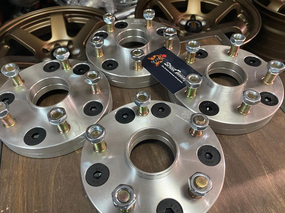 картинка Проставка переходная 25 мм с 4x114.3 на 5x114.3-ц. о73.1/56.1 шпилька 12х1.5 от магазина  StreetTuning