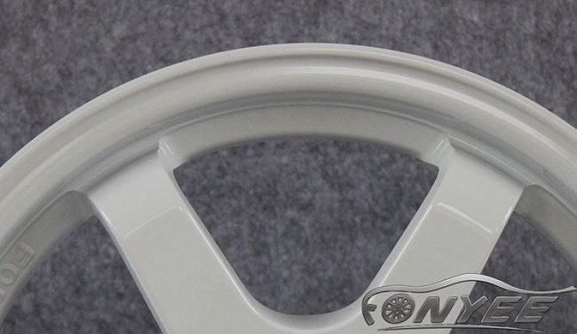 картинка Новые диски Rays TE37 R15 4X100 ET38 J6,5 белый глянец магазин  StreetTuning 