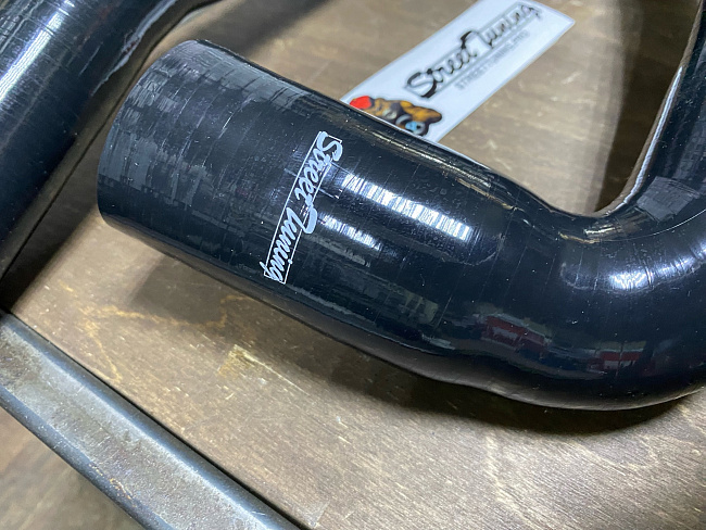 картинка Патрубки радиатора STREETTUNING для JEEP Wrangler YJ TJ 2.4-4.2 87-06 магазин  StreetTuning 