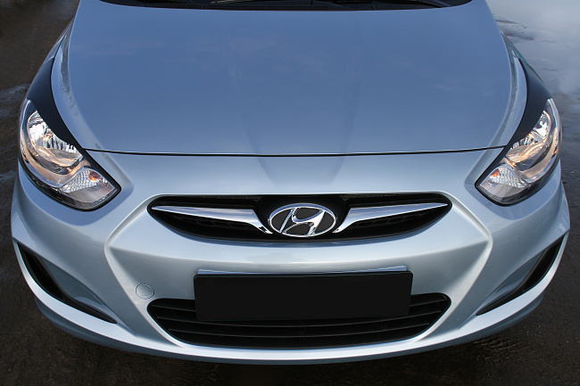 картинка Hyundai Solaris (седан) 2010—2013 (l дорестайлинг) Накладки на передние фары (реснички) компл.-2 шт. магазин  StreetTuning 