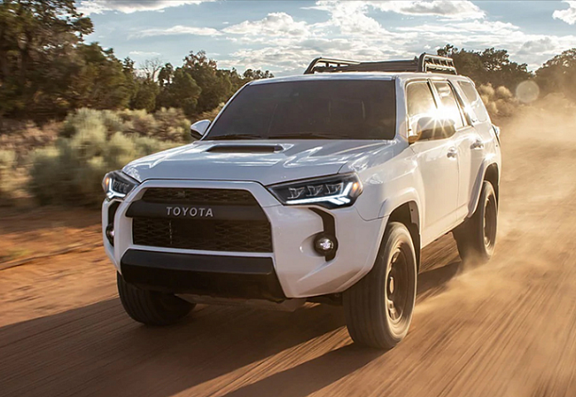 картинка Передние фары для Toyota 4 Runner c 2014 по 2021г магазин  StreetTuning 