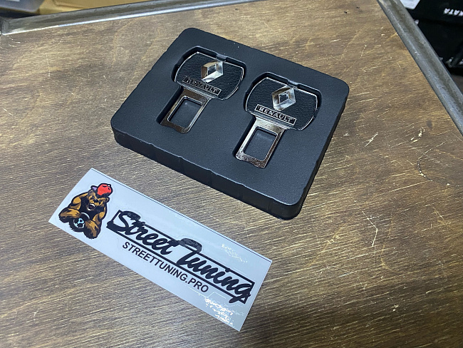 картинка Обманки "заглушки" в ремень безопасности Renault -2 шт магазин  StreetTuning 