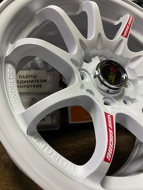 картинка Новые диски Rays Volk Racing CE-28 R15 J7 ET30 4X100/114.3 белые магазин  StreetTuning 