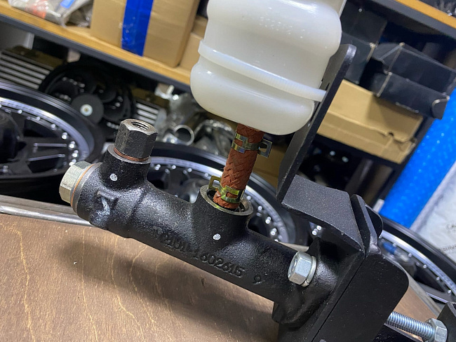 картинка Ручник гидравлический вертикальный Lider с дополнительным бачком магазин  StreetTuning 