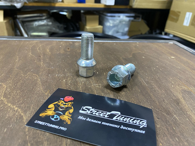 картинка Колесный болт Starleks M14x1.5 высота 28 мм,сфера,ключ 17 мм, цинк магазин  StreetTuning 