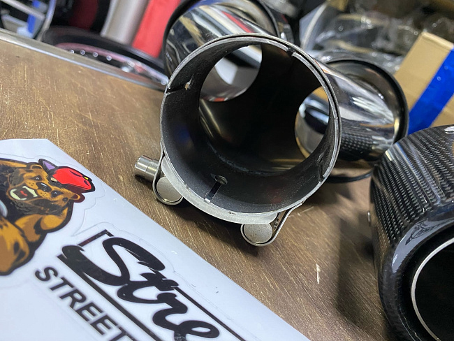 картинка Насадки на глушитель Akrapovic Style двойные комплект- 2 шт 63х89 мм магазин  StreetTuning 