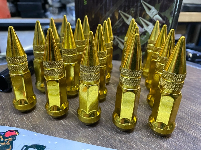 картинка Комплект гаек пики (пули) Starleks, 12х1.25 , цвет золотой, 20 шт. магазин  StreetTuning 