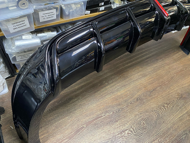 картинка Диффузор на задний бампер для Lixiang L7, черный глянец, с стоп сигнал магазин  StreetTuning 