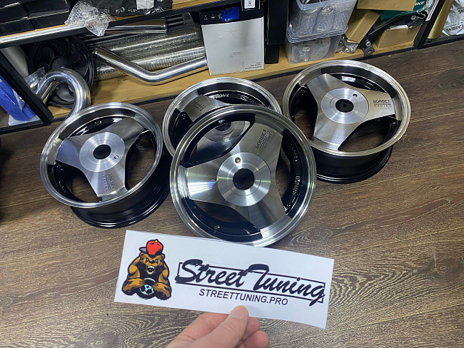 картинка Диски Borbet R14 4х100/114,3 ET25 J6 серебро + черный магазин  StreetTuning 