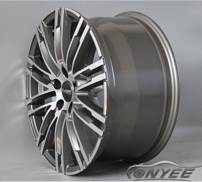 картинка Новые диски Porsche Macan wheels R21 5x130 ET55 J10 Серый глянец + серебро магазин  StreetTuning 