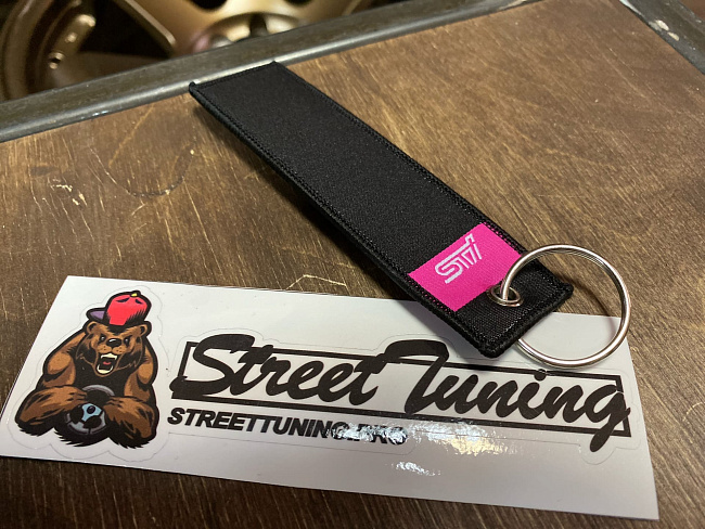 картинка Брелок для Ключей STI - тканевый магазин  StreetTuning 