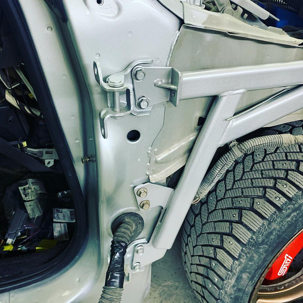 картинка Комплект усилителей (2 распорки) под передние крылья для Subaru Legacy BL,BP от магазина  StreetTuning