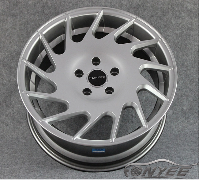 картинка Новые диски Vossen VLE1-L Replica R18 5X112 ET40 J8,5 серебро магазин  StreetTuning 