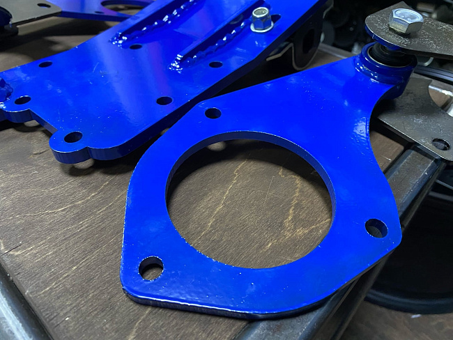 картинка Комплект GTS для независимого крепления редуктора переднего моста (отвязка) для 21213-214 Нива магазин  StreetTuning 