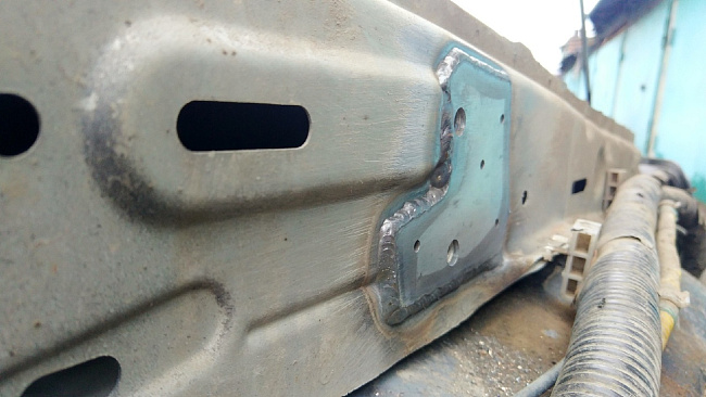 картинка Комплект усилителей (2 распорки) под передние крылья для Subaru Forester SF магазин  StreetTuning 