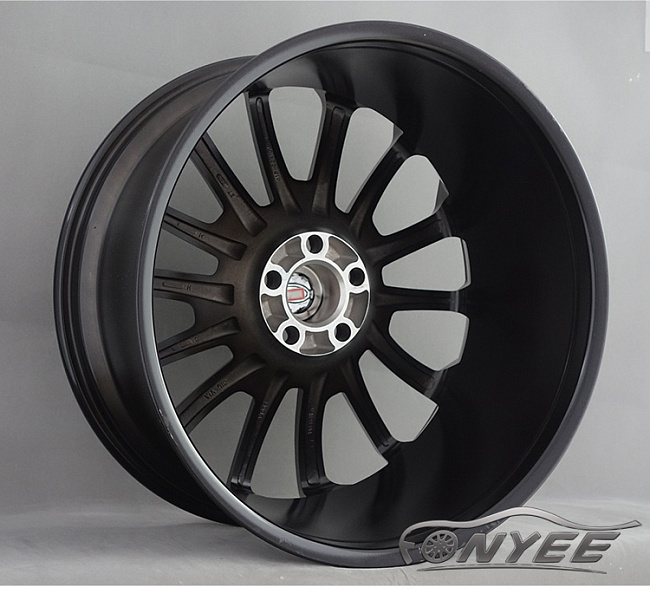 картинка Новые диски Range Rover Autobiography Wheels HSE Sport R22 5x120 ET45 J10 черный глянец + серебро с оттенком бронзы магазин  StreetTuning 